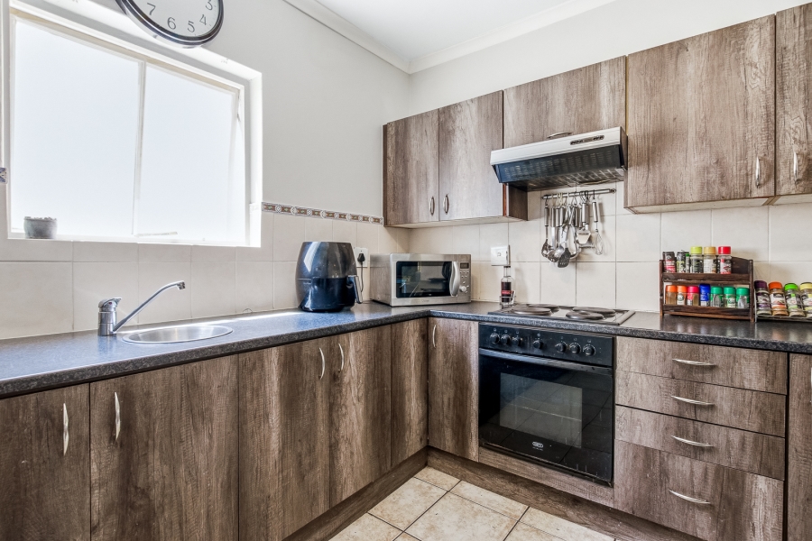 2 Bedroom Property for Sale in Zevenzicht Western Cape